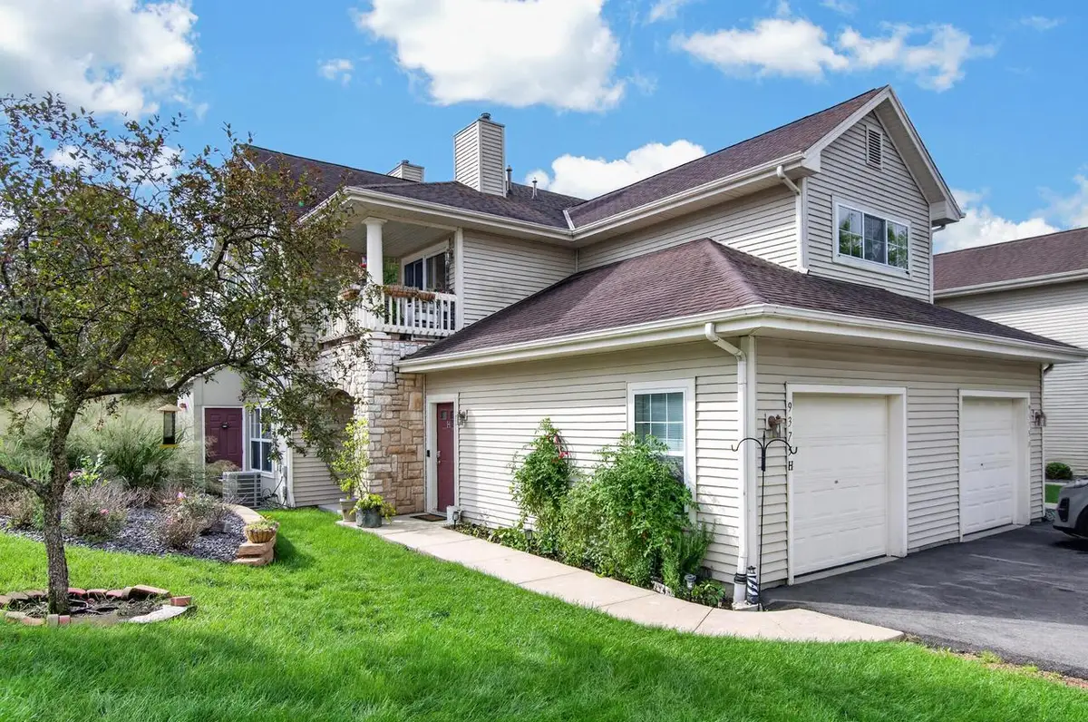 9375 S Cobblestone WAY #H, Franklin, WI 53132 - #1