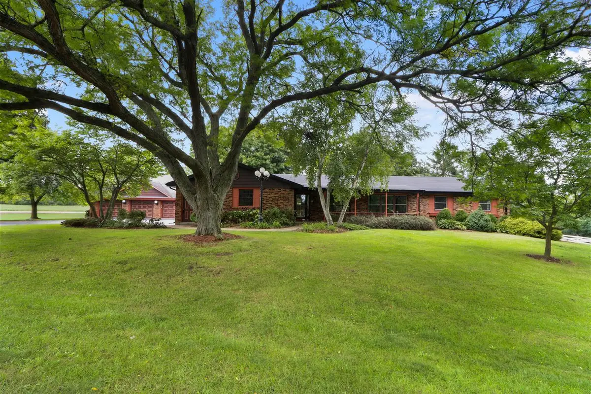 7560 W Pleasant STREET, Delavan, WI 53115 - #1