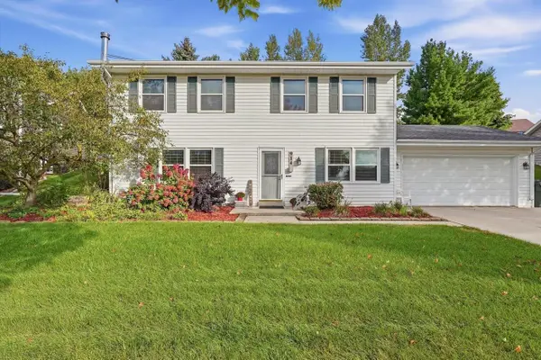 914 Kings Ridge COURT W, West Bend, WI 53090
