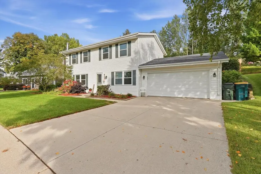 914 Kings Ridge COURT W, West Bend, WI 53090 - #2