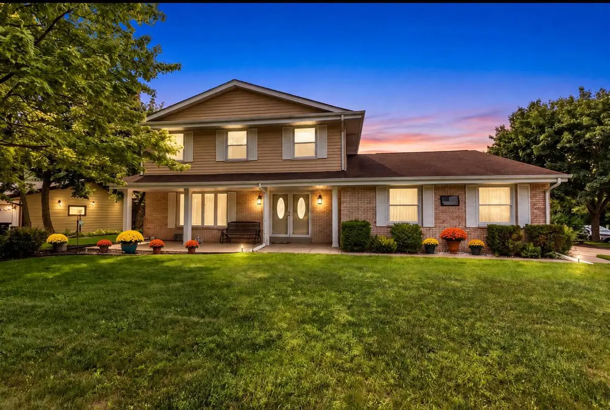 9301 S Sherwood DRIVE, Franklin, WI 53132 - #1