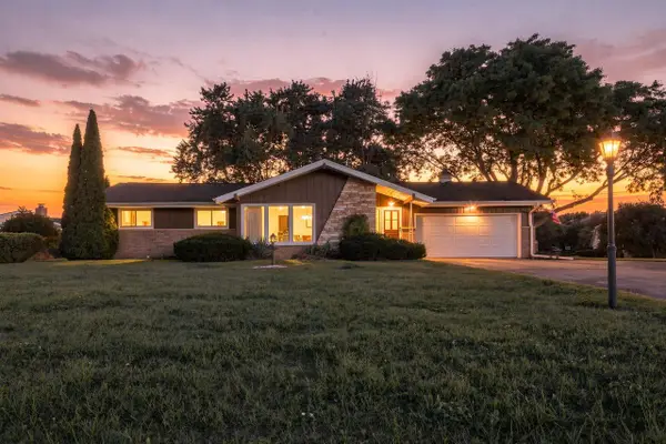 3735 San Fernando DRIVE, Brookfield, WI 53045