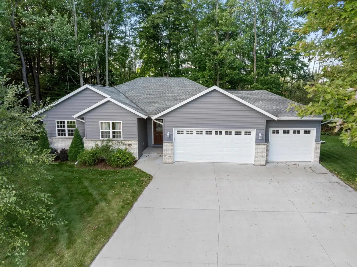 3318 Cimarron COURT, Manitowoc, WI 54220 - #1