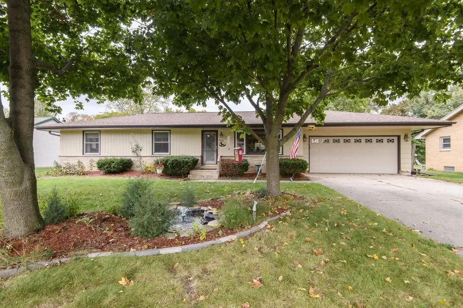 304 Park AVENUE, Eagle, WI 53119 - #2
