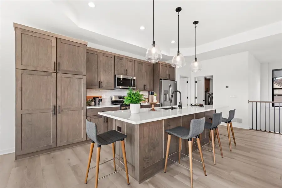 W251N2413 Valleyview CIRCLE, Pewaukee, WI 53072 - #3