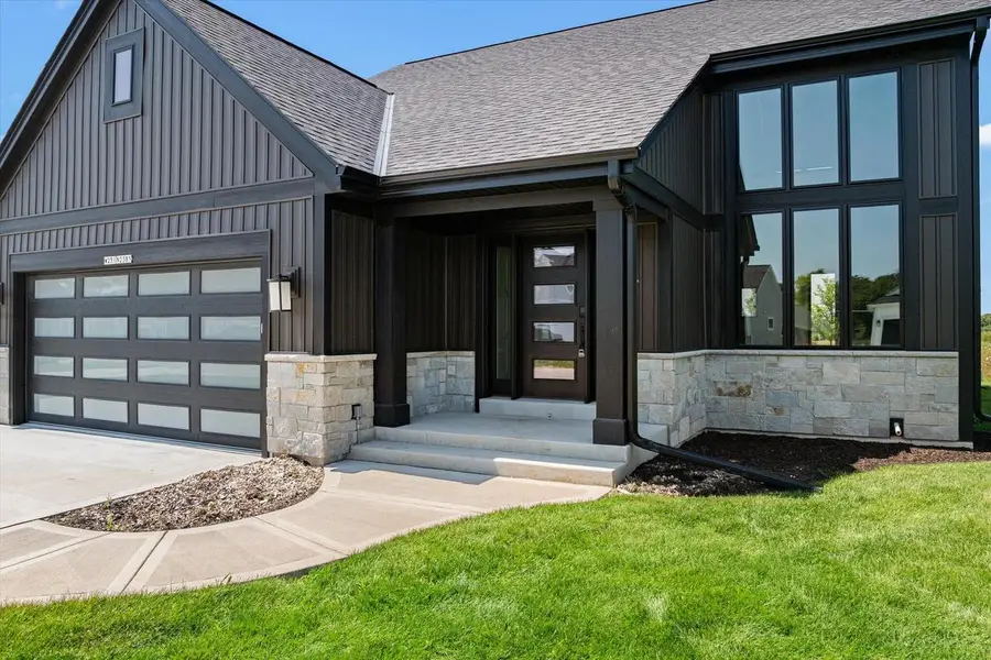 W251N2385 Valleyview CIRCLE, Pewaukee, WI 53072 - #2