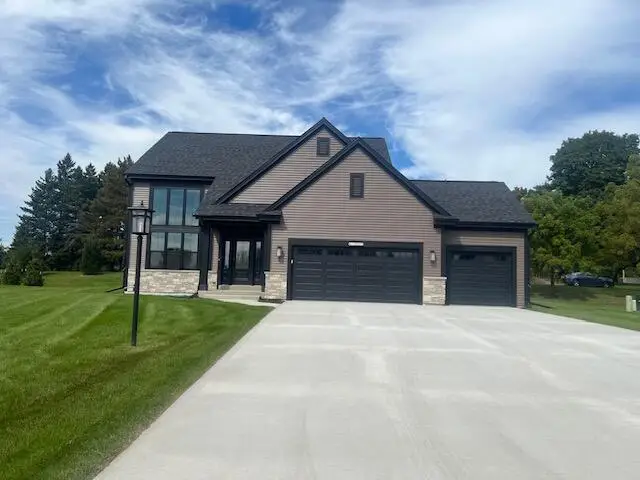 W251N2459 Valleyview CIRCLE, Pewaukee, WI 53072 - #1
