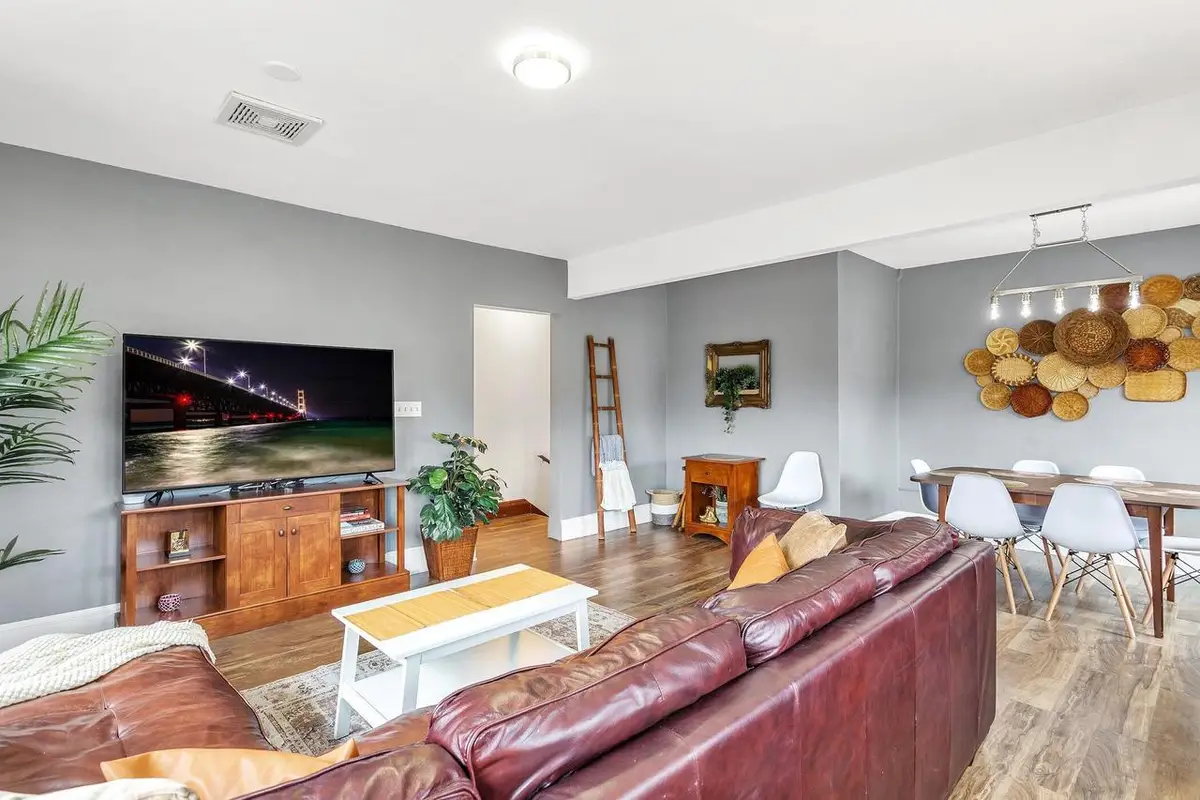 3041 N Oakland AVENUE #3043, Milwaukee, WI 53211 - #1
