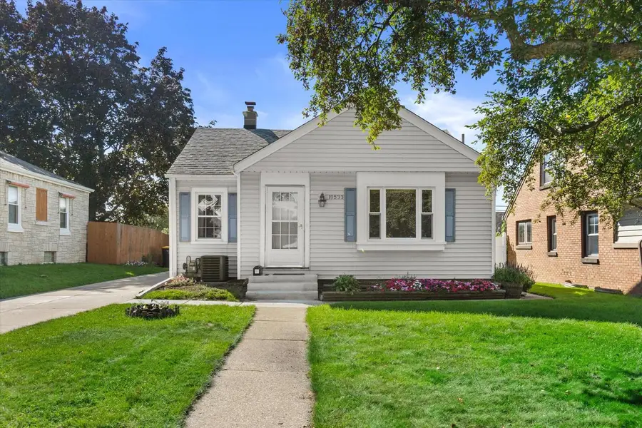 10533 W Everett CIRCLE, West Allis, WI 53214 - #2