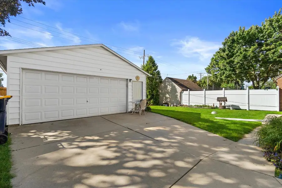 10533 W Everett CIRCLE, West Allis, WI 53214 - #3