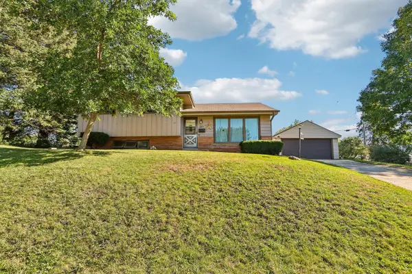 1229 Ed-Mar CIRCLE, Waukesha, WI 53188