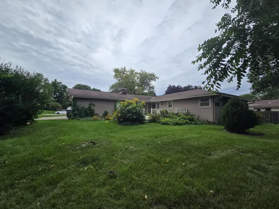14800 W Fenway DRIVE, New Berlin, WI 53151 - #2