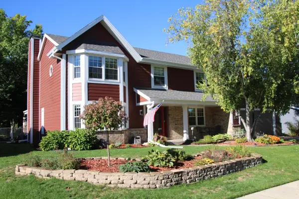 1116 Whittier LANE, Oconomowoc, WI 53066