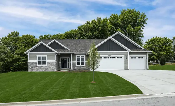 W254N5593 Crescent Hill DRIVE, Sussex, WI 53089
