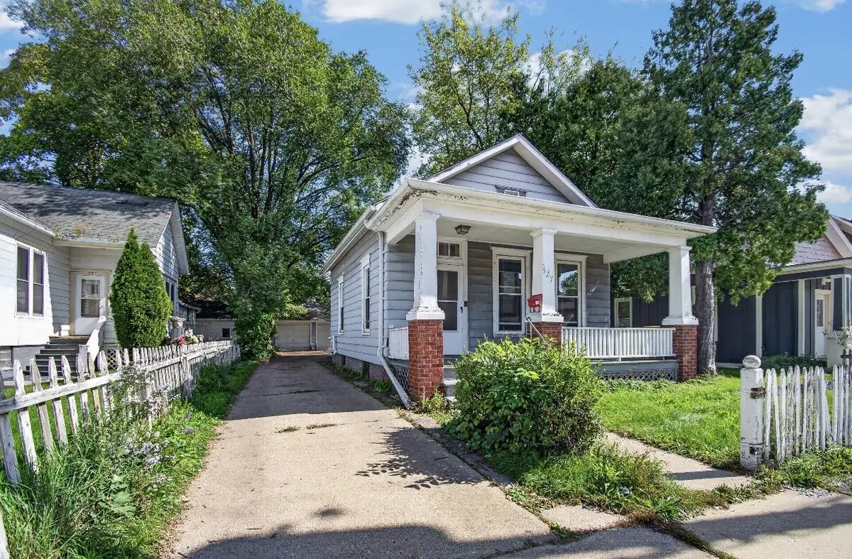 527 N Memorial DRIVE, Racine, WI 53404 - #1