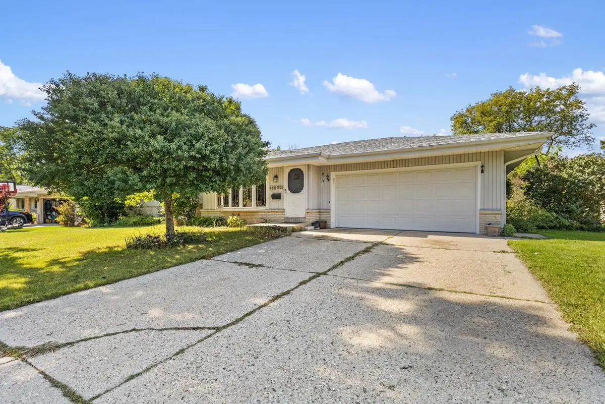 5830 Lakeview DRIVE, Milwaukee, WI 53219 - #1