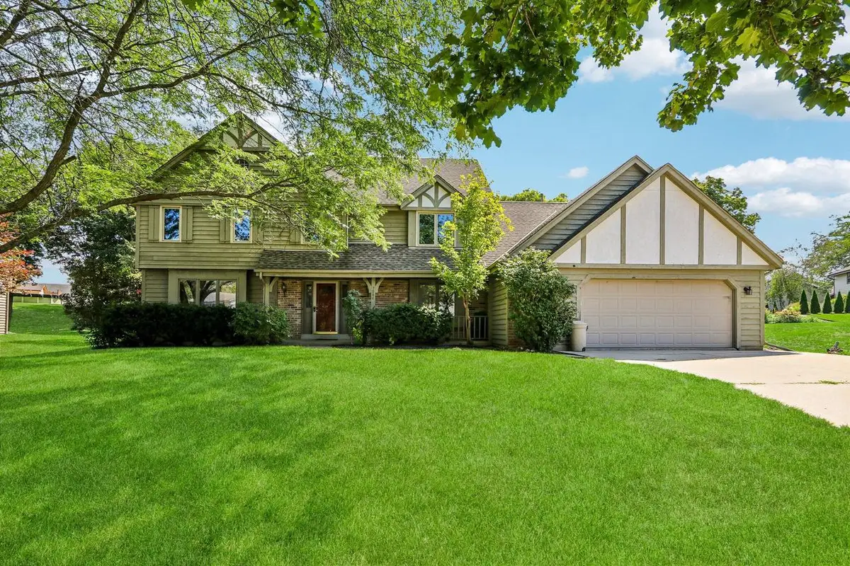 7586 Francis COURT E, Franklin, WI 53132 - #1