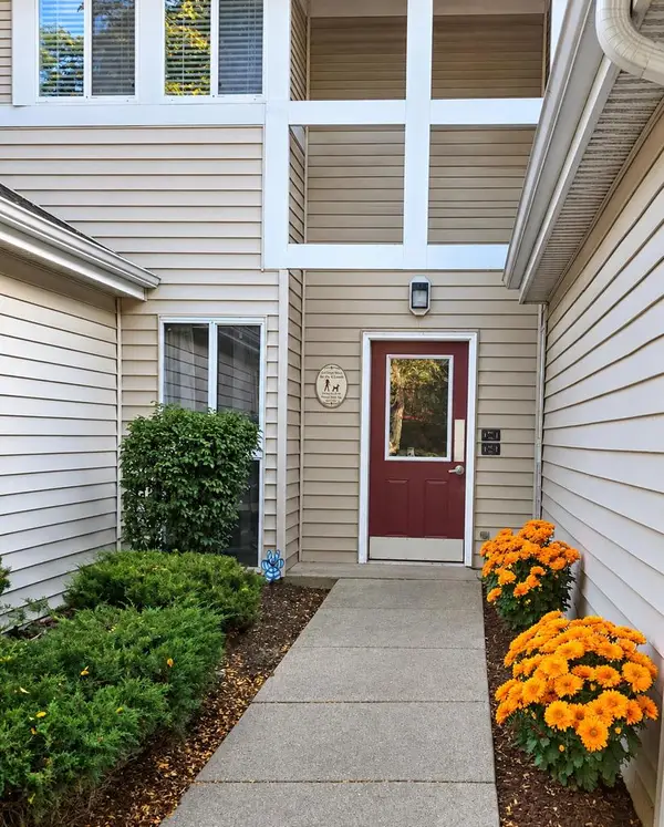815 W Puetz ROAD, Oak Creek, WI 53154