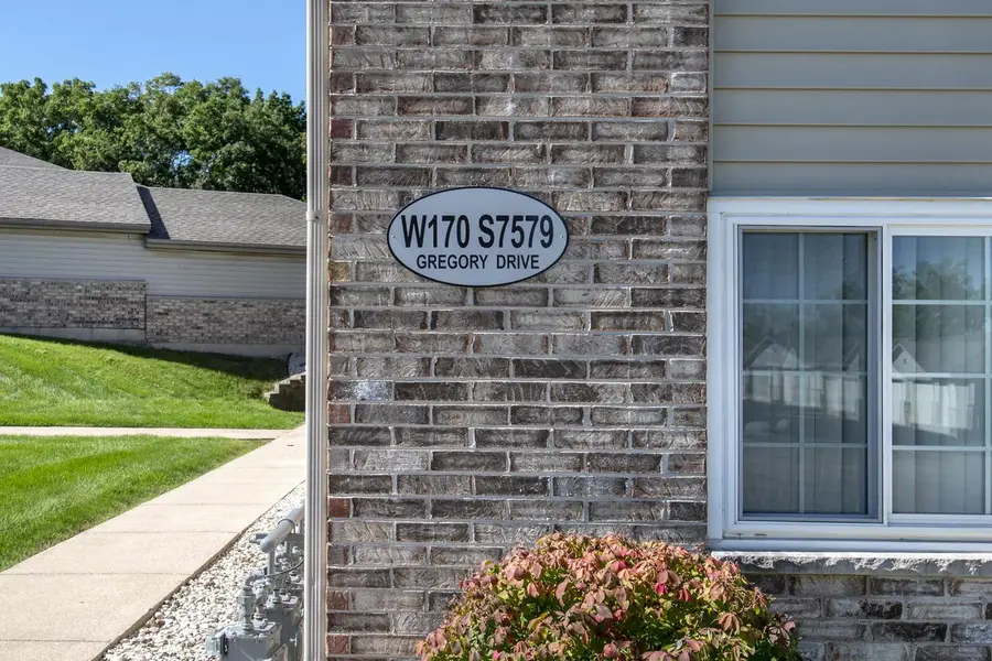 W170S7579 Gregory DRIVE #E, Muskego, WI 53150 - #2