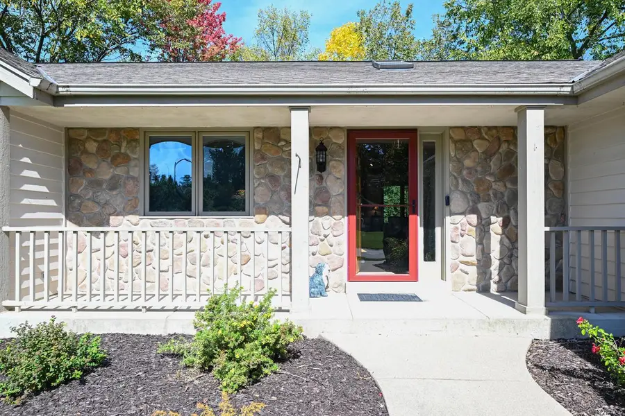 N52W14406 Thornhill DRIVE, Menomonee Falls, WI 53051 - #2