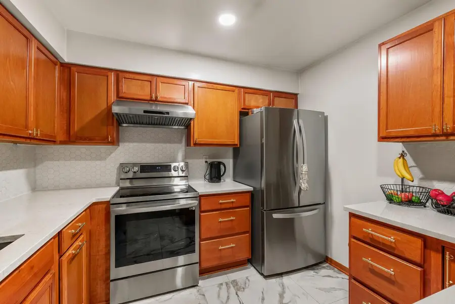 1818 E Shorewood BOULEVARD #313, Shorewood, WI 53211 - #3