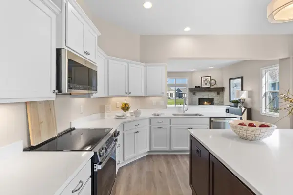 1388 Prairie Creek CIRCLE #12E, Oconomowoc, WI 53066