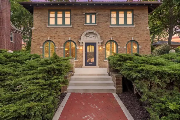 2522 N Summit AVENUE, Milwaukee, WI 53211