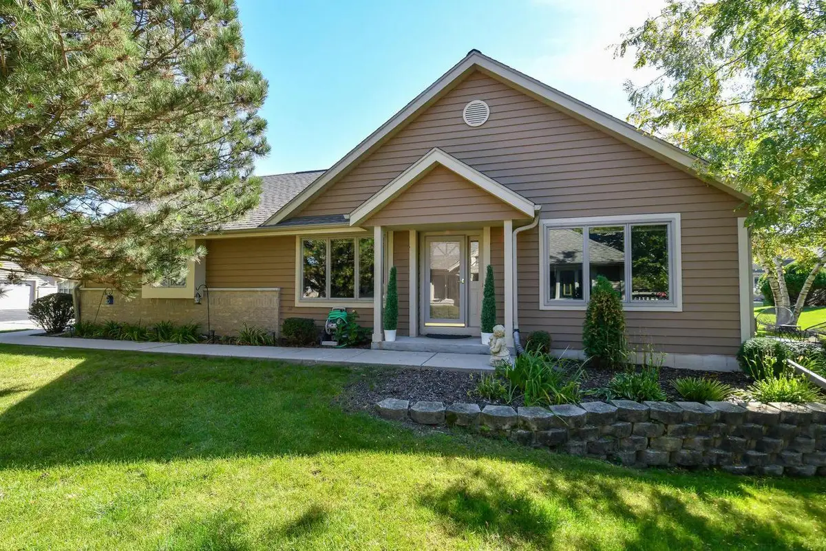 N24W24045 Brandon Oaks DRIVE #B, Pewaukee, WI 53072 - #1