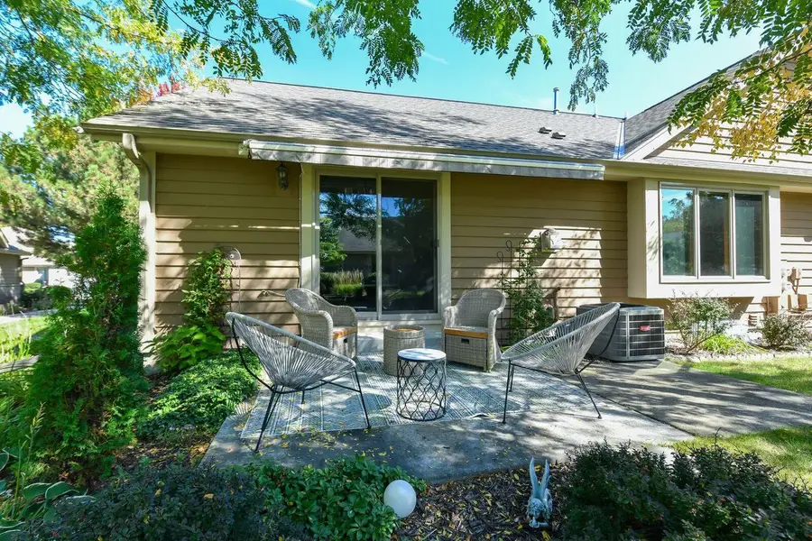 N24W24045 Brandon Oaks DRIVE #B, Pewaukee, WI 53072 - #2