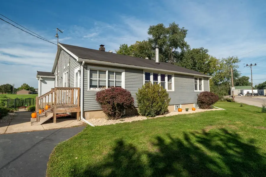 400 W Market STREET, Burlington, WI 53105 - #2