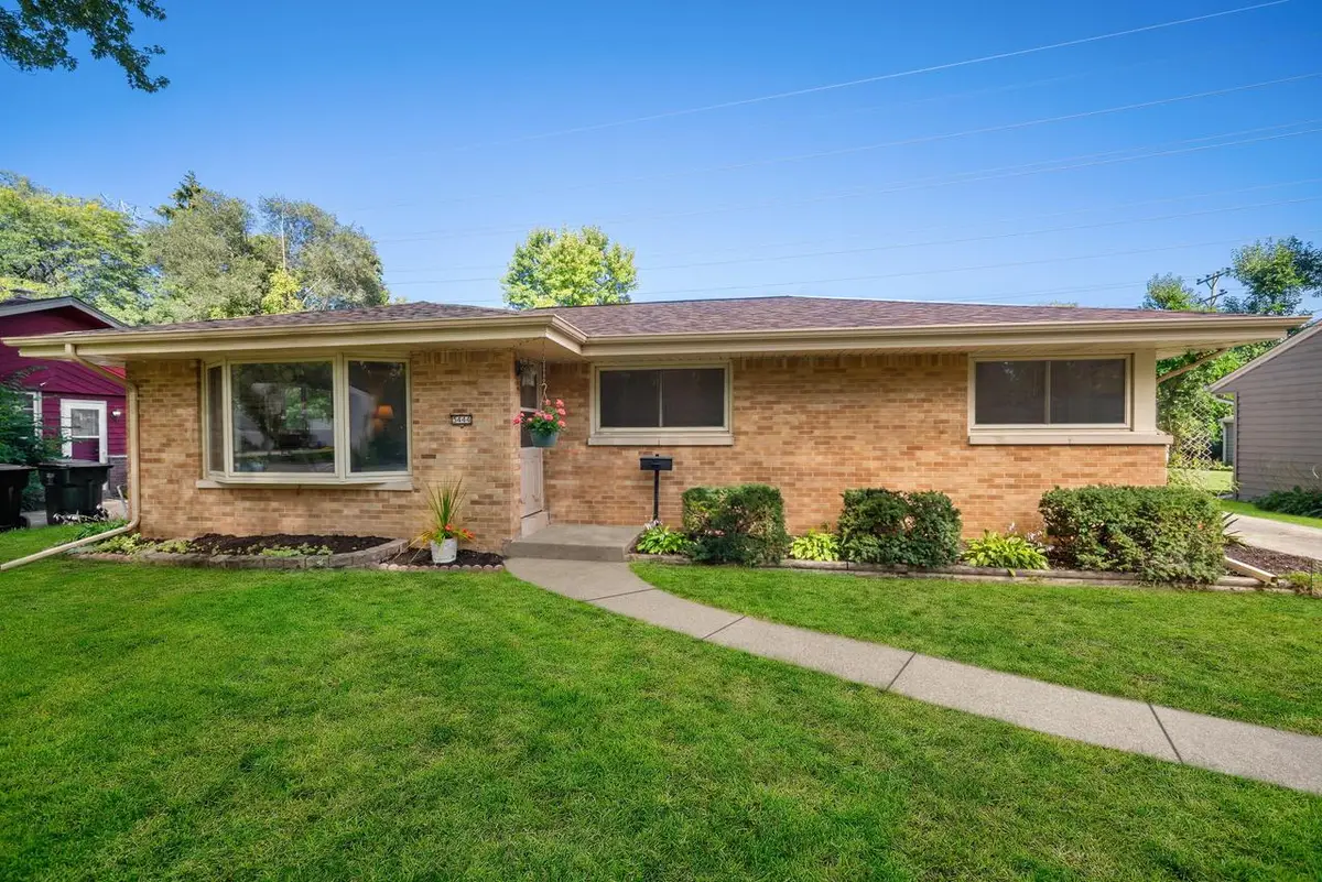 5444 N Dexter AVENUE, Glendale, WI 53209 - #1