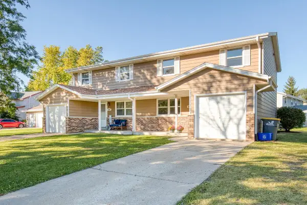 2700 Albany COURT #2702, Waukesha, WI 53188