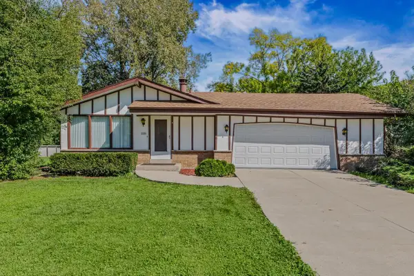 2330 S Brookside PARKWAY, New Berlin, WI 53151