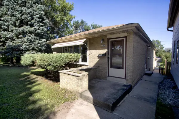 3262 S Whitnall AVENUE, Milwaukee, WI 53207