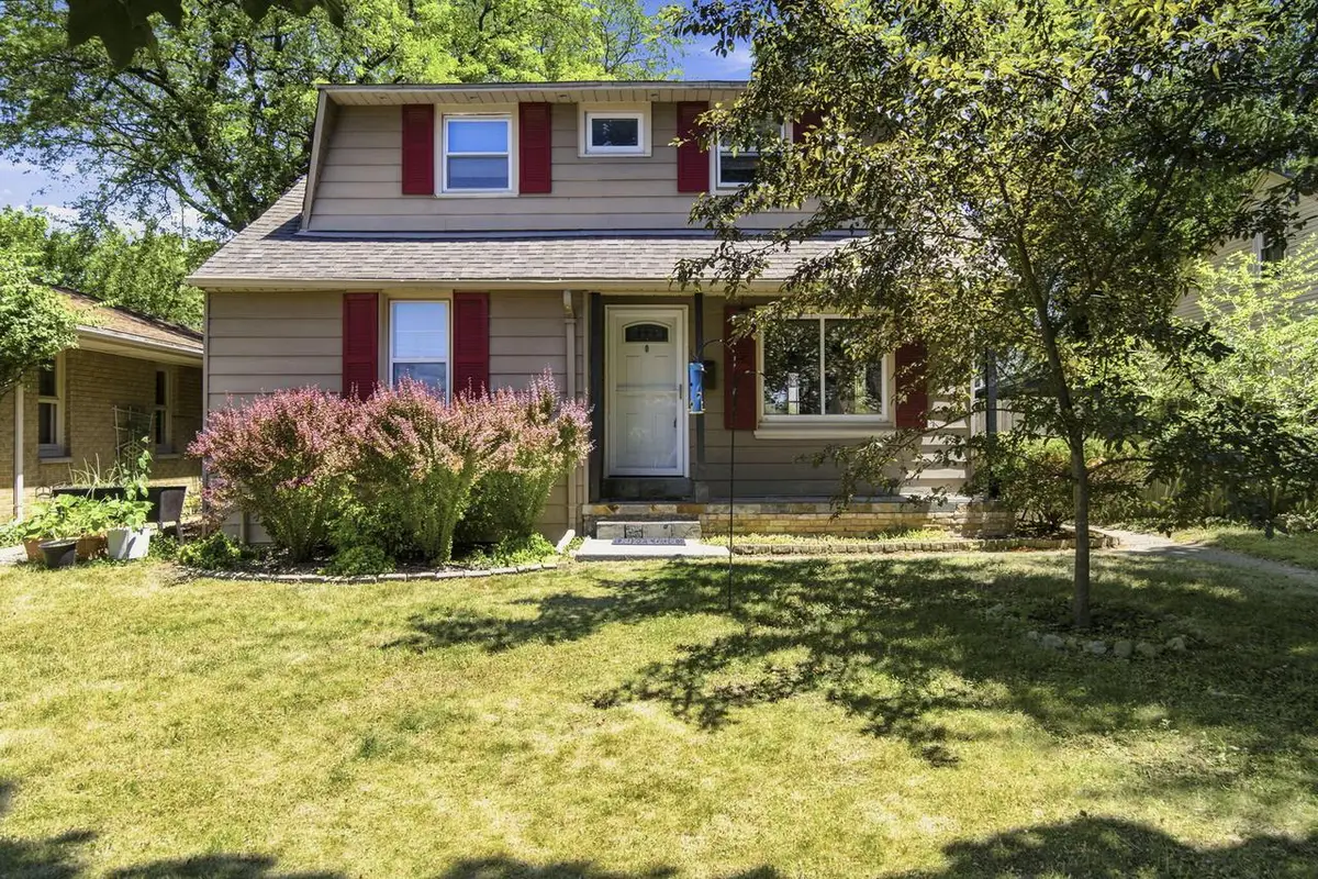 4858 N Iroquois AVENUE, Glendale, WI 53217 - #1