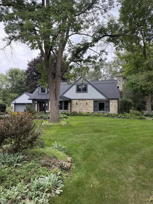 2520 Thornapple LANE, Brookfield, WI 53005
