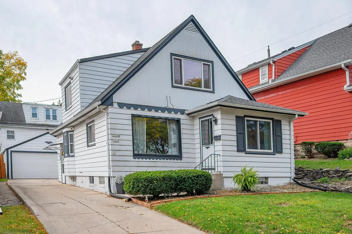 7519 W Clarke STREET, Wauwatosa, WI 53213 - #1
