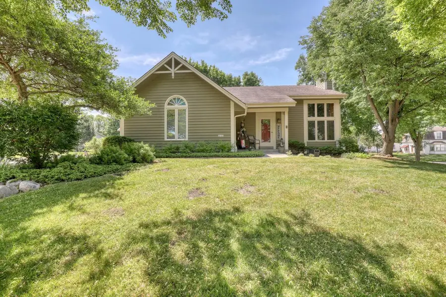 10929 W Hope AVENUE, Wauwatosa, WI 53222 - #2