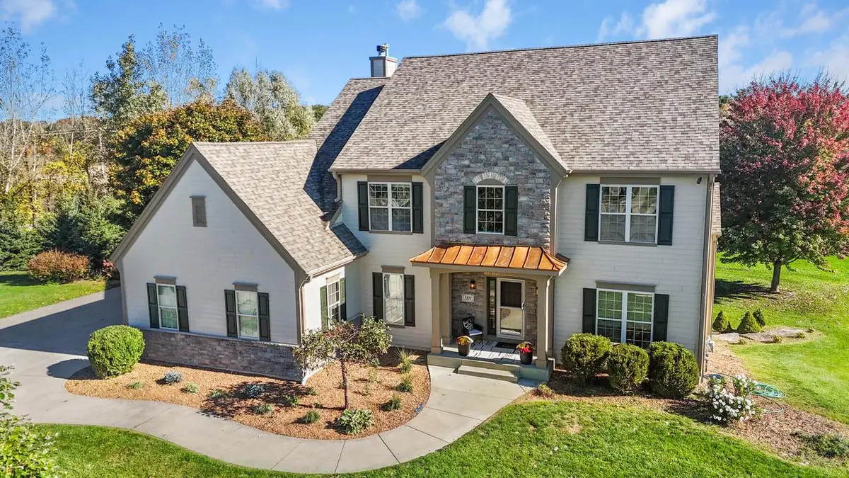 2811 Makou TRAIL, Waukesha, WI 53189 - #1