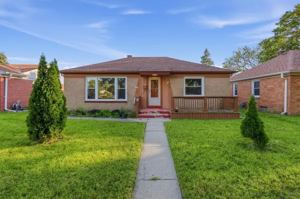 5425 W Lincoln Creek DRIVE, Milwaukee, WI 53218