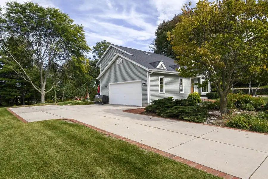 W235N7102 Prairie LANE, Sussex, WI 53089 - #3