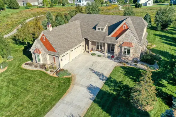 W298N3396 S Imperial DRIVE, Pewaukee, WI 53072