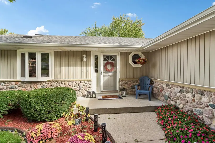 516 High STREET, Pewaukee, WI 53072 - #2