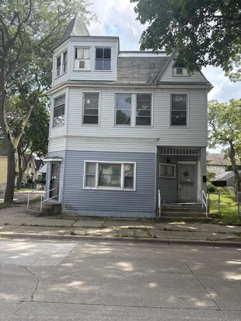 1801 W Meinecke AVENUE, Milwaukee, WI 53206 - #3