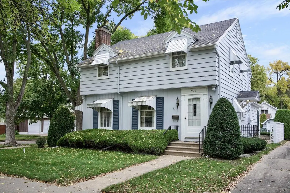 928 11th STREET W, Winona, MN 55987 - #1
