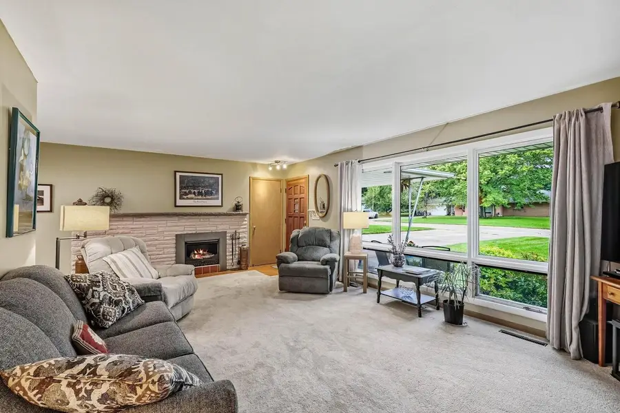 219 Heidel ROAD, Thiensville, WI 53092 - #2