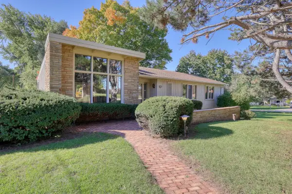 12555 Laurel LANE, Elm Grove, WI 53122