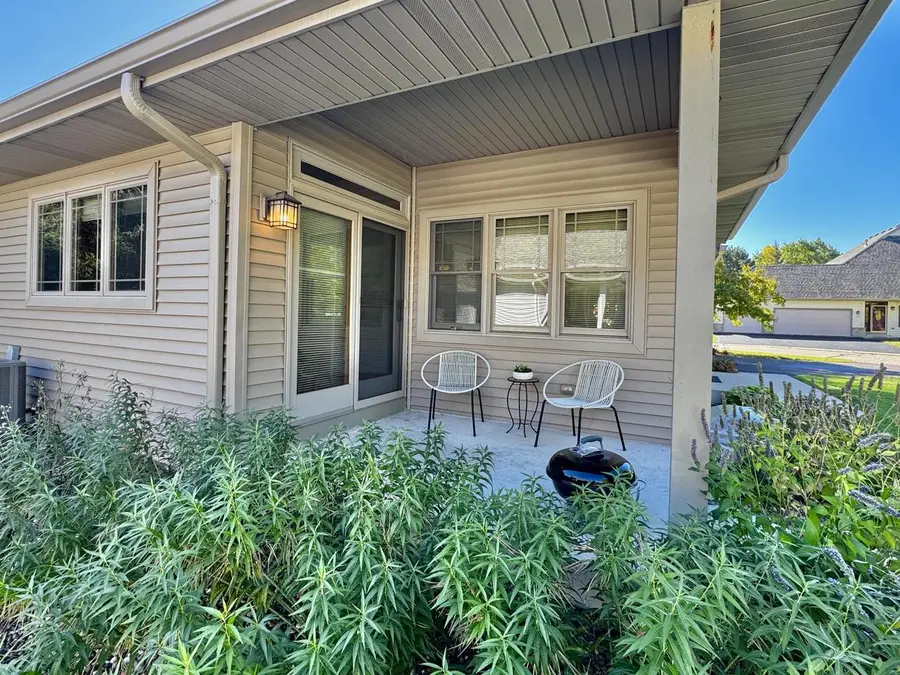 493 Sutherland CIRCLE, Oconomowoc, WI 53066 - #2