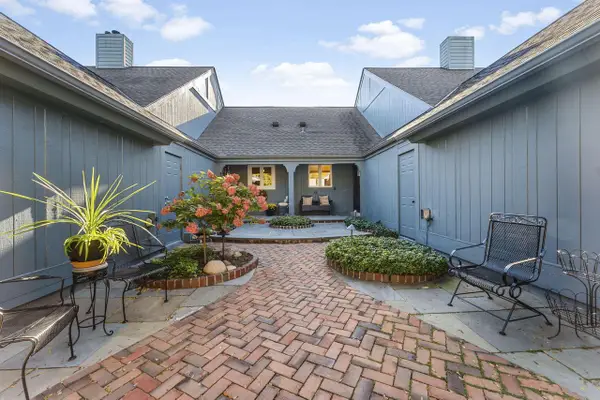 2301 W Dickinson COURT, Mequon, WI 53092