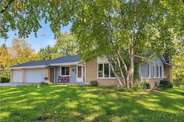 670 Hillcrest DRIVE, Waukesha, WI 53186